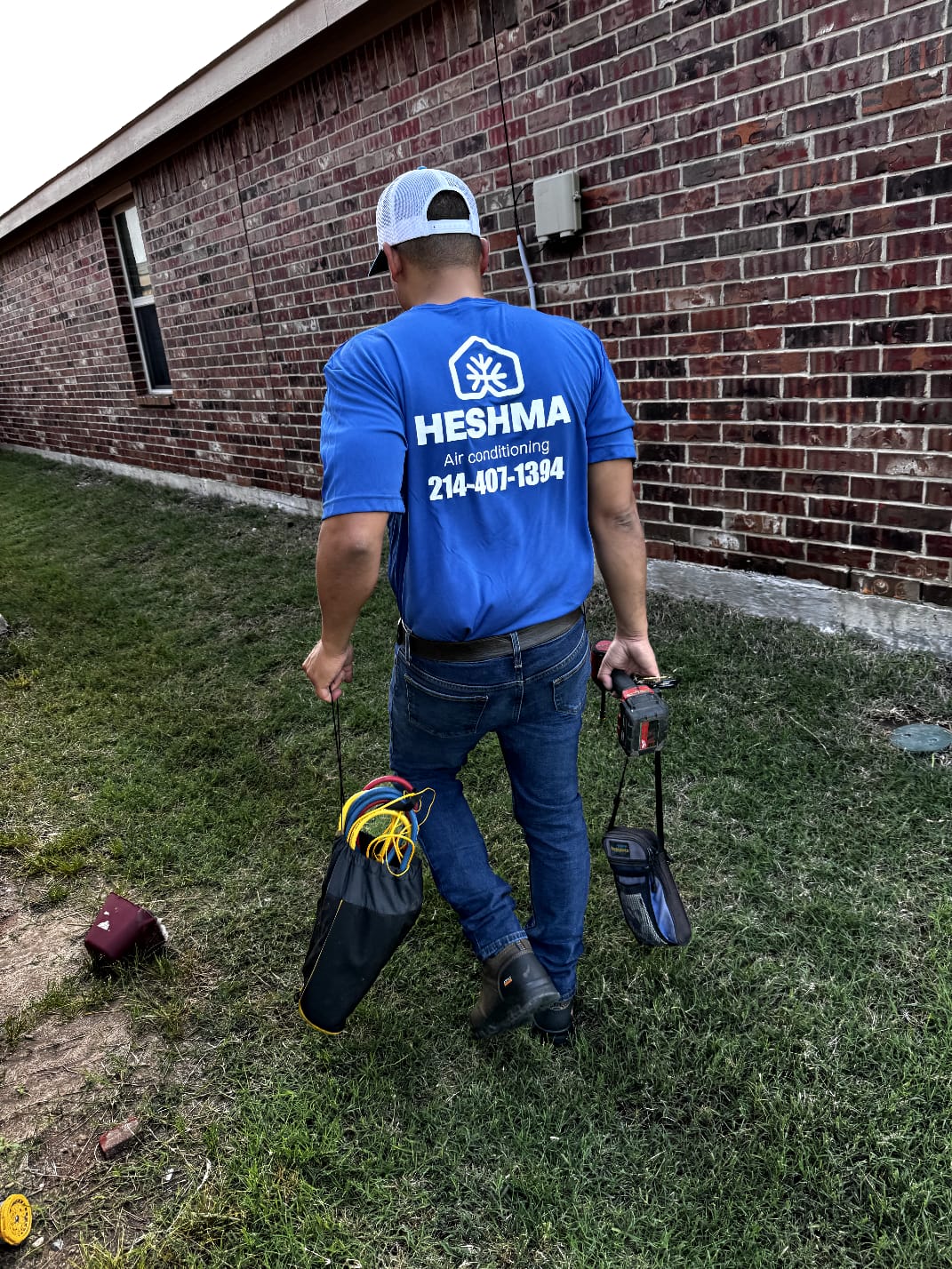 Heshma Air Conditioning technician preparing tools for a fast residential service call