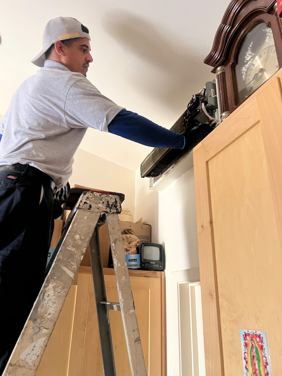 Heshma Air Conditioning technician performing a professional AC installation