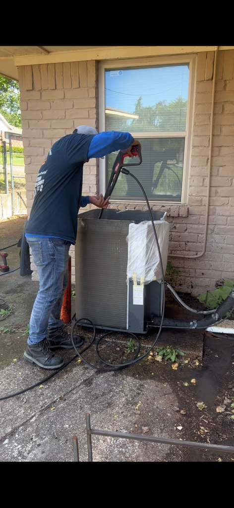 Heshma Air Conditioning technician ready for responsive on-site HVAC service